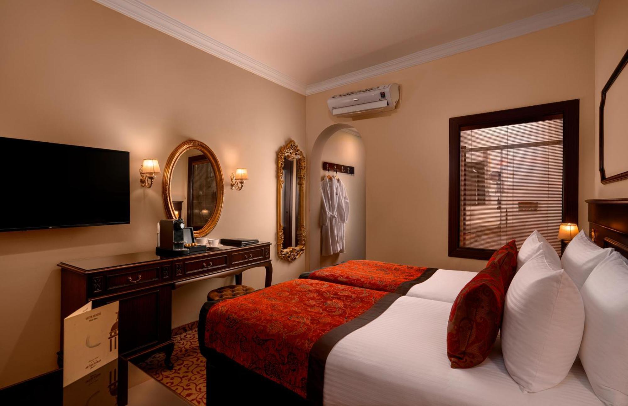 Comfort Room with Side Sea View