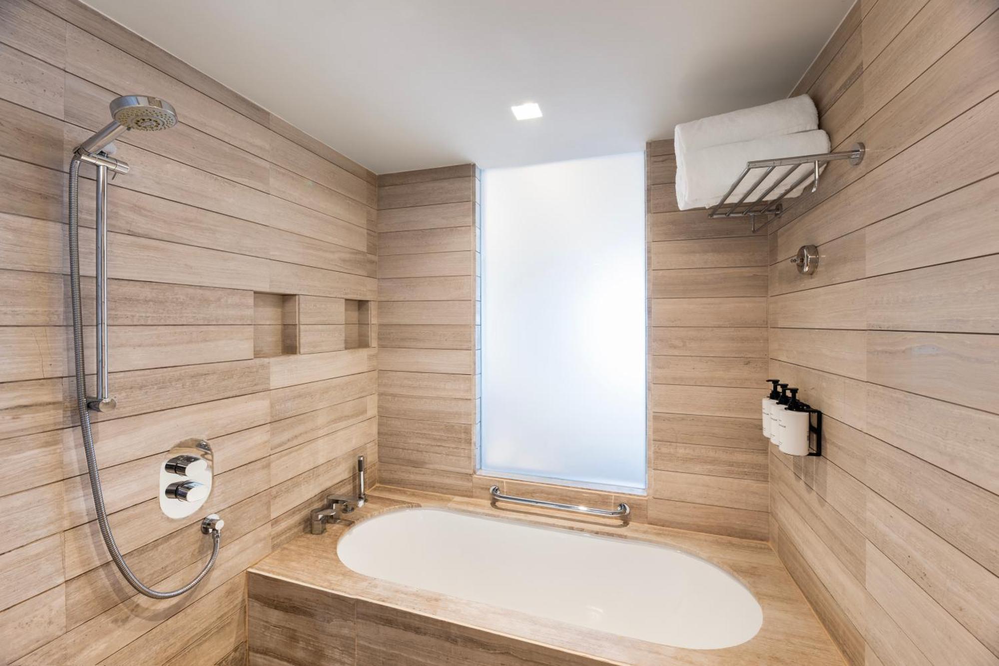 Club Twin Room with City View
