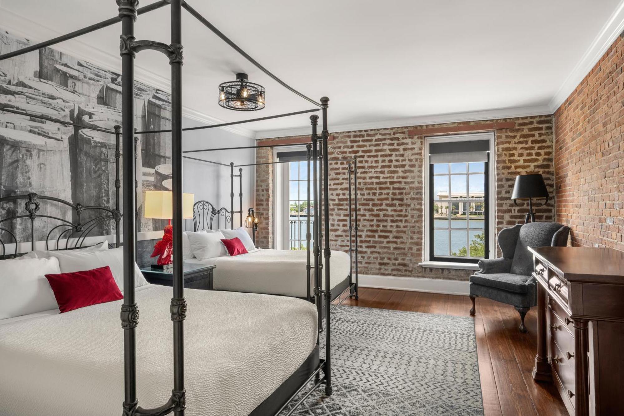 Queen Room with Two Queen Beds - Riverview with Balcony