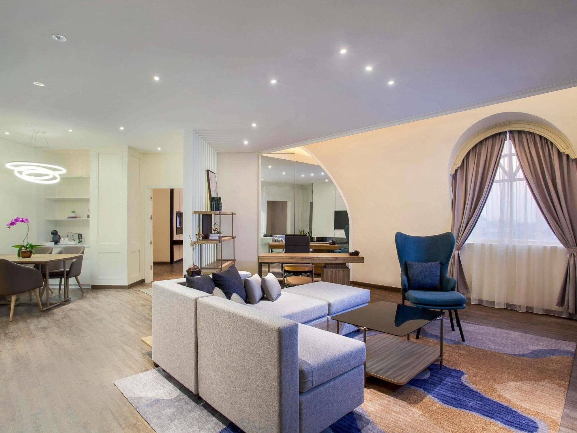 Executive Suite One King