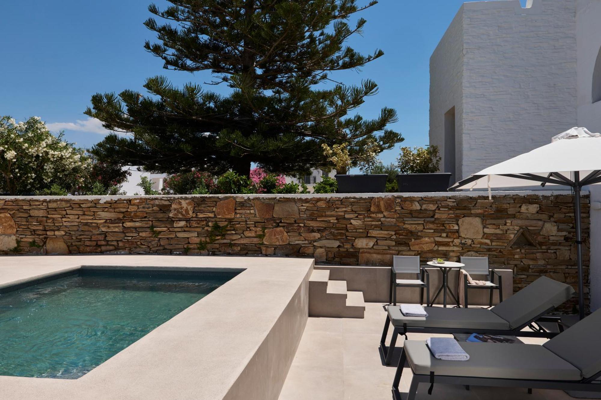 Family Room with Sharing Pool