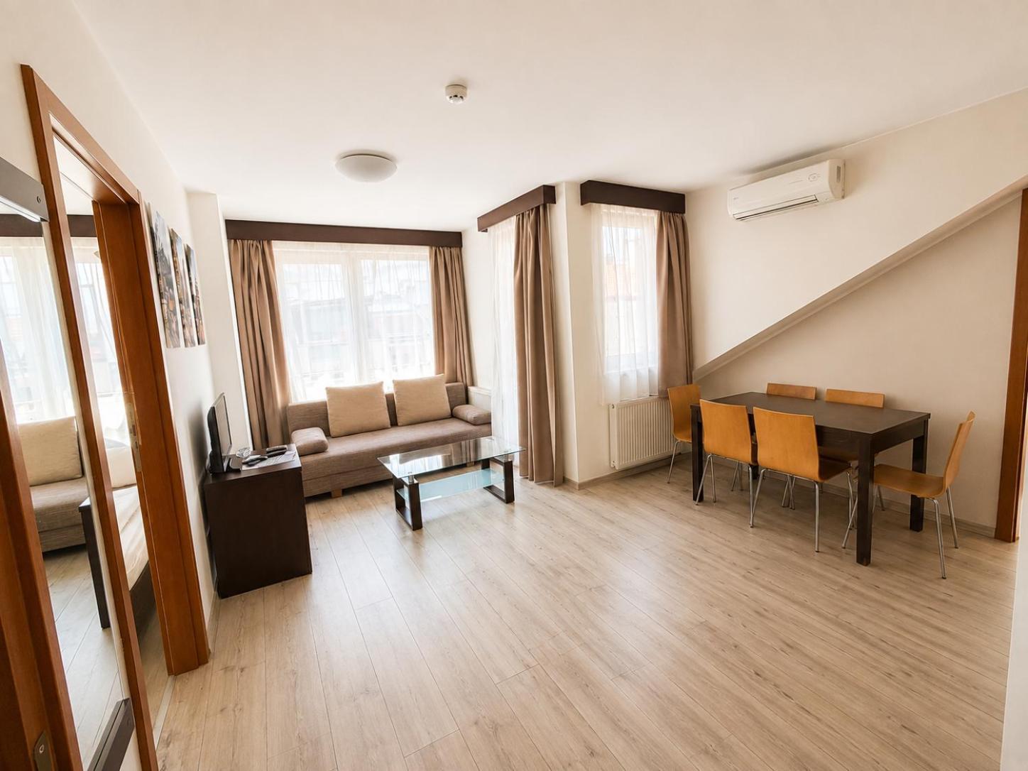 Deluxe Two-Bedroom Apartment with Air-conditioning