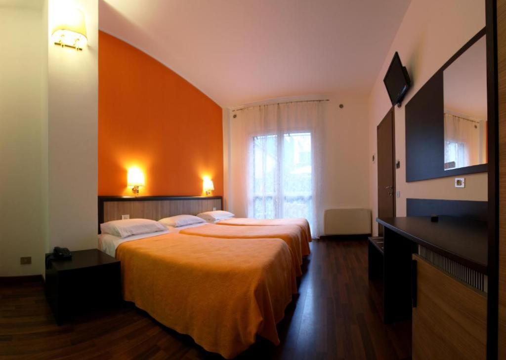 Twin Room with Balcony