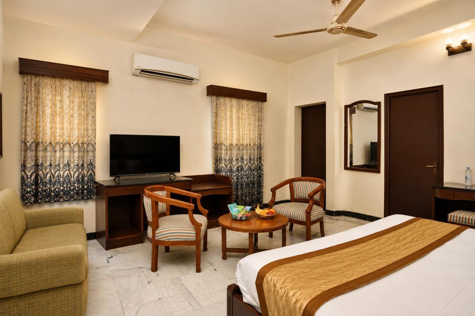 Deluxe Double or Twin Room with City View