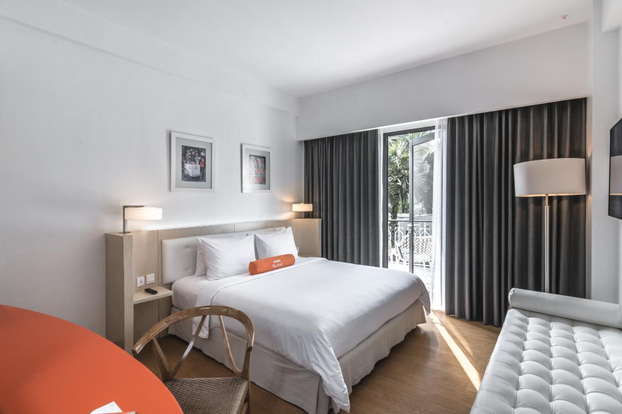 HARRIS Terrace Room