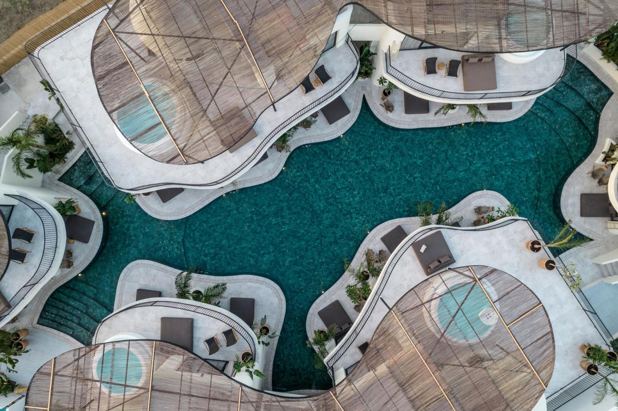 Swim Up Suite