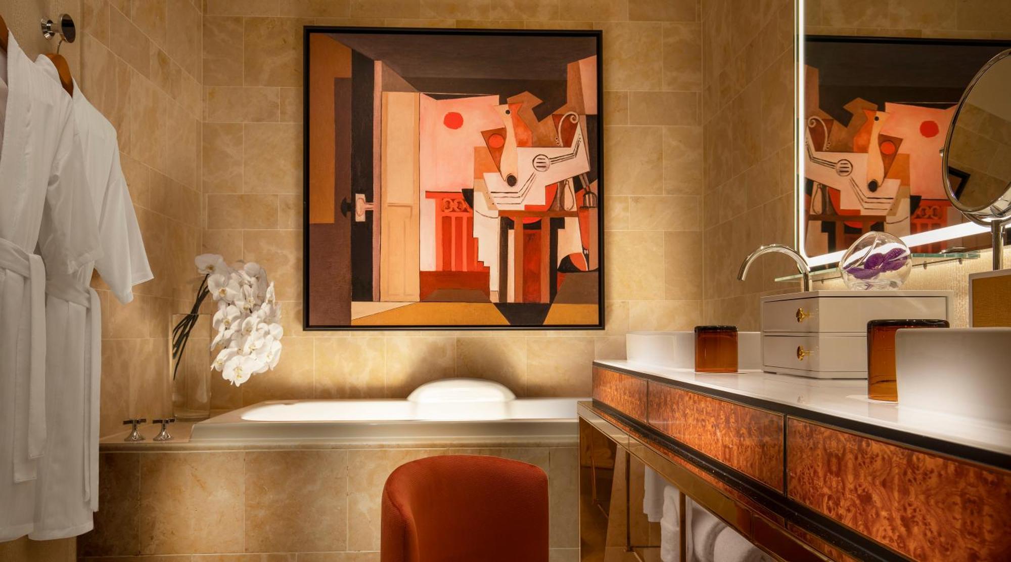 Grand Deluxe Lake View Room (King or Double Double)