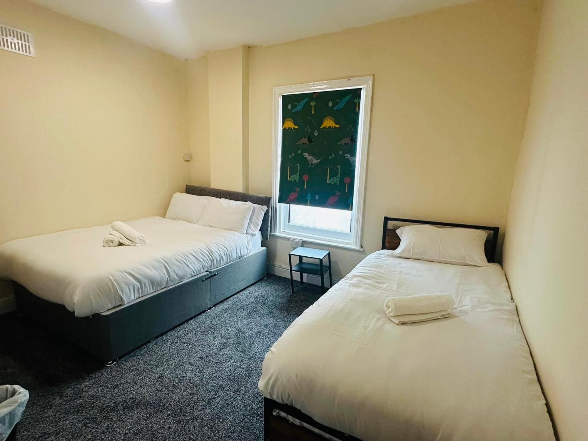 Twin Room with Shower