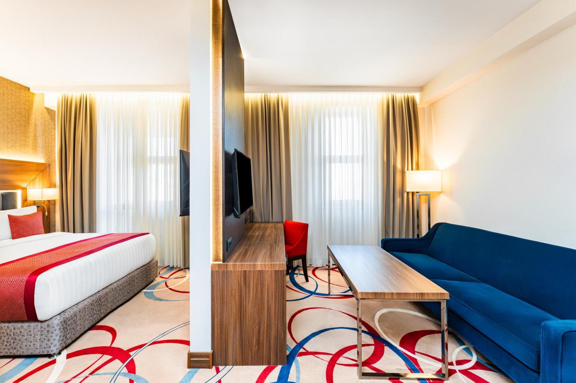 Junior King Suite