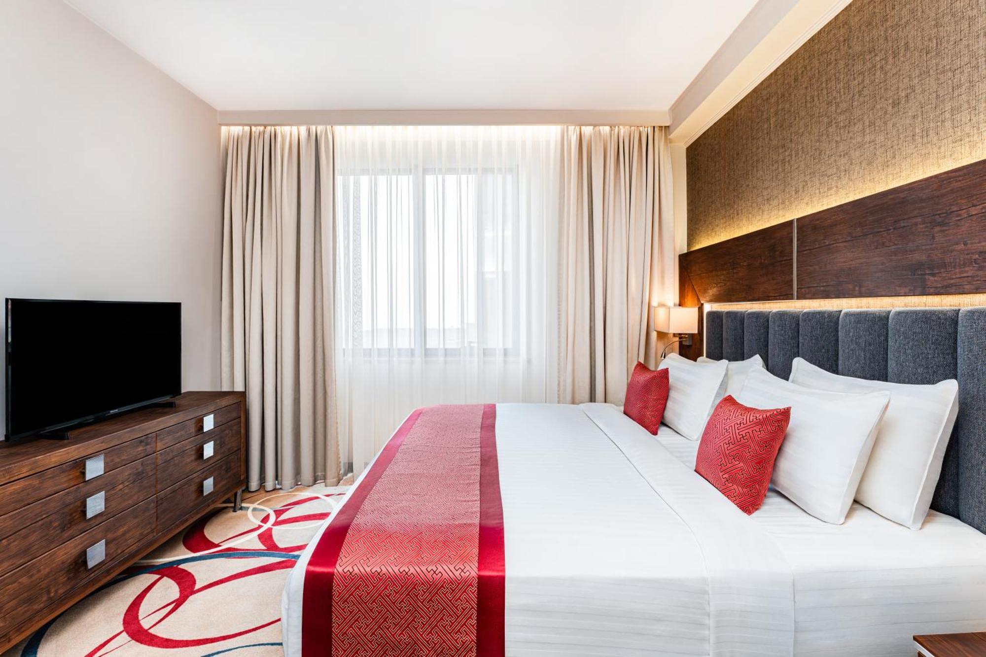 Deluxe King Room with Kitchenette