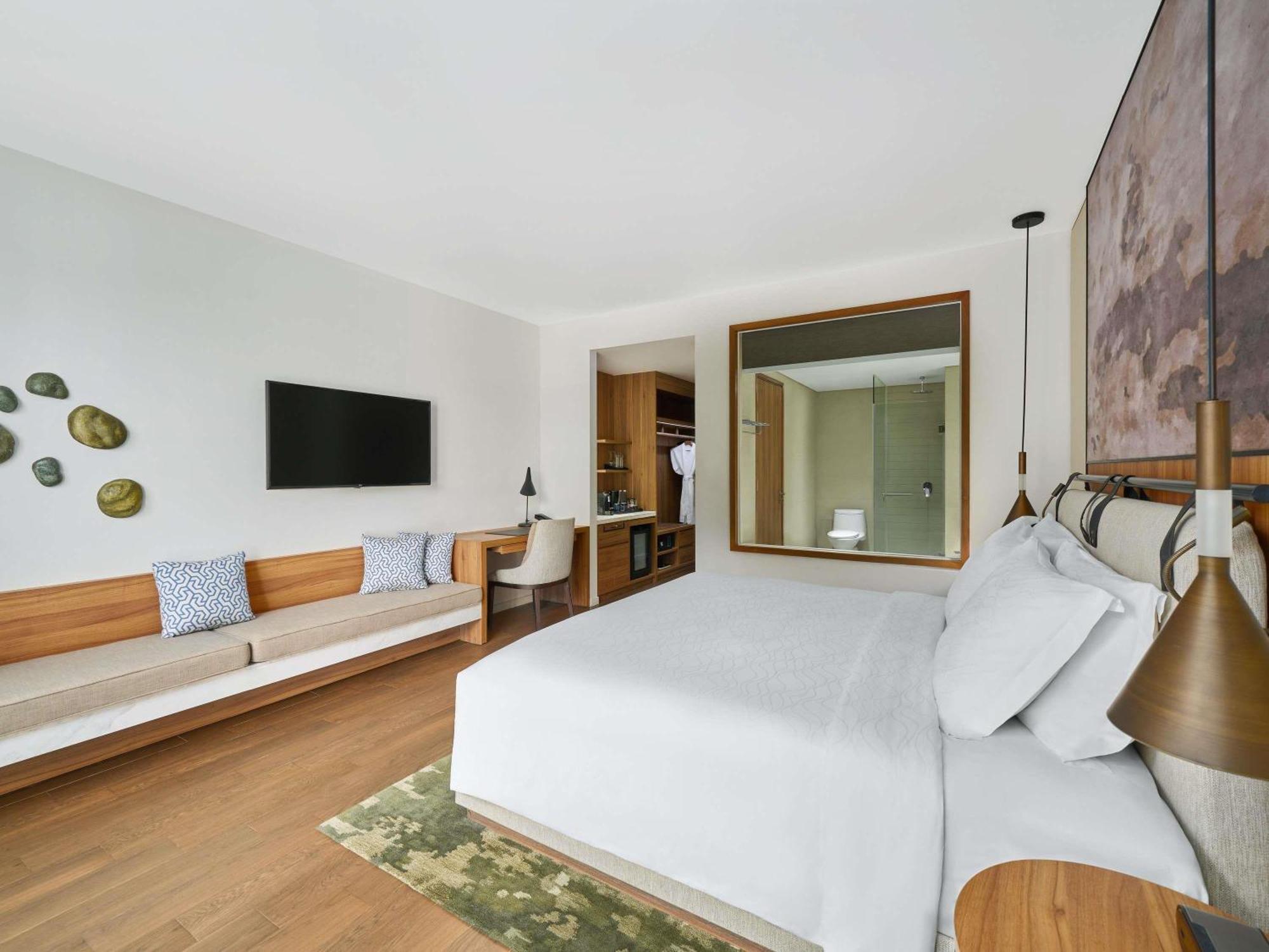 Superior King Room with Balcony and Garden View