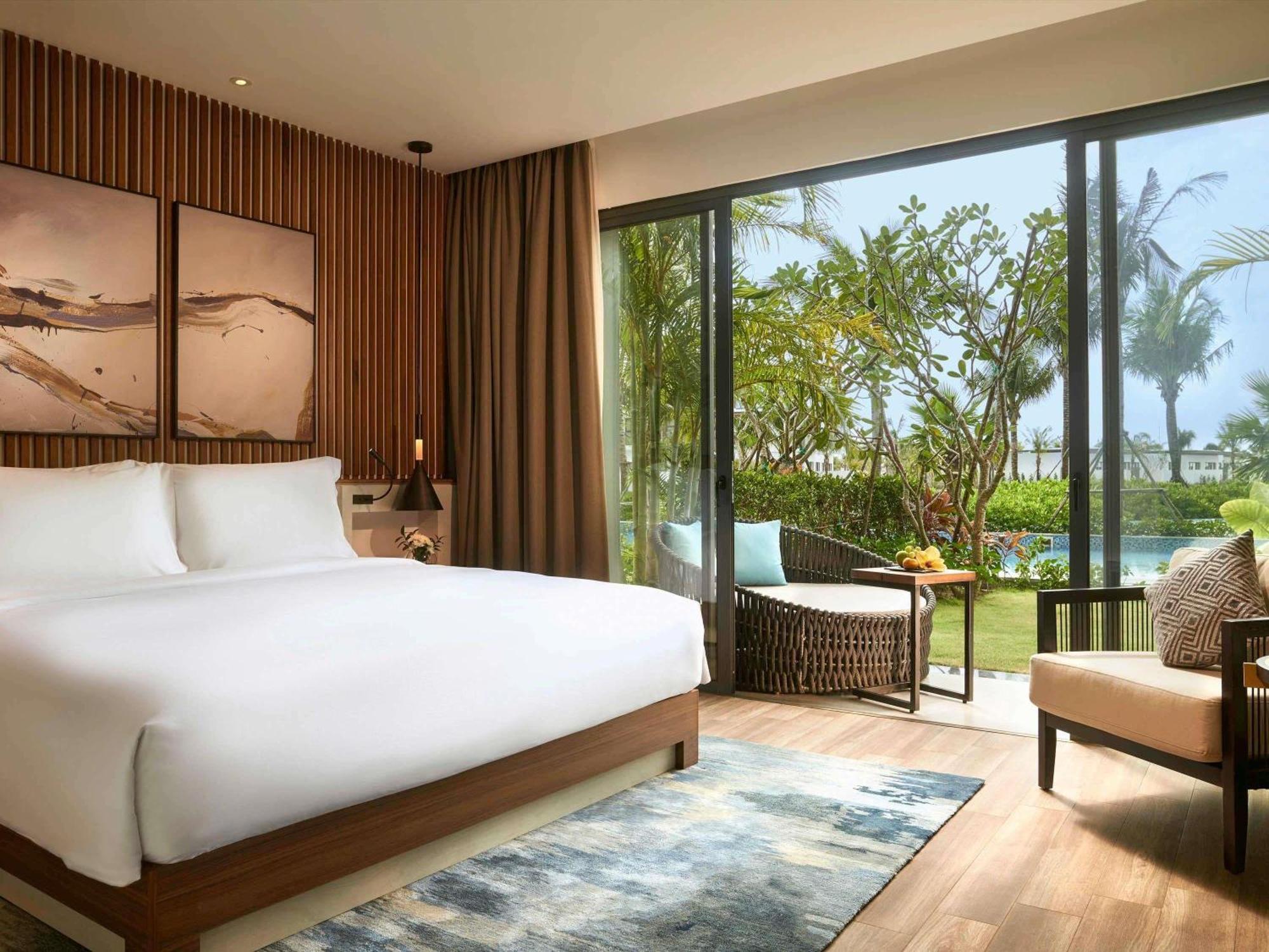 Studio King Room with Balcony and Pool Access