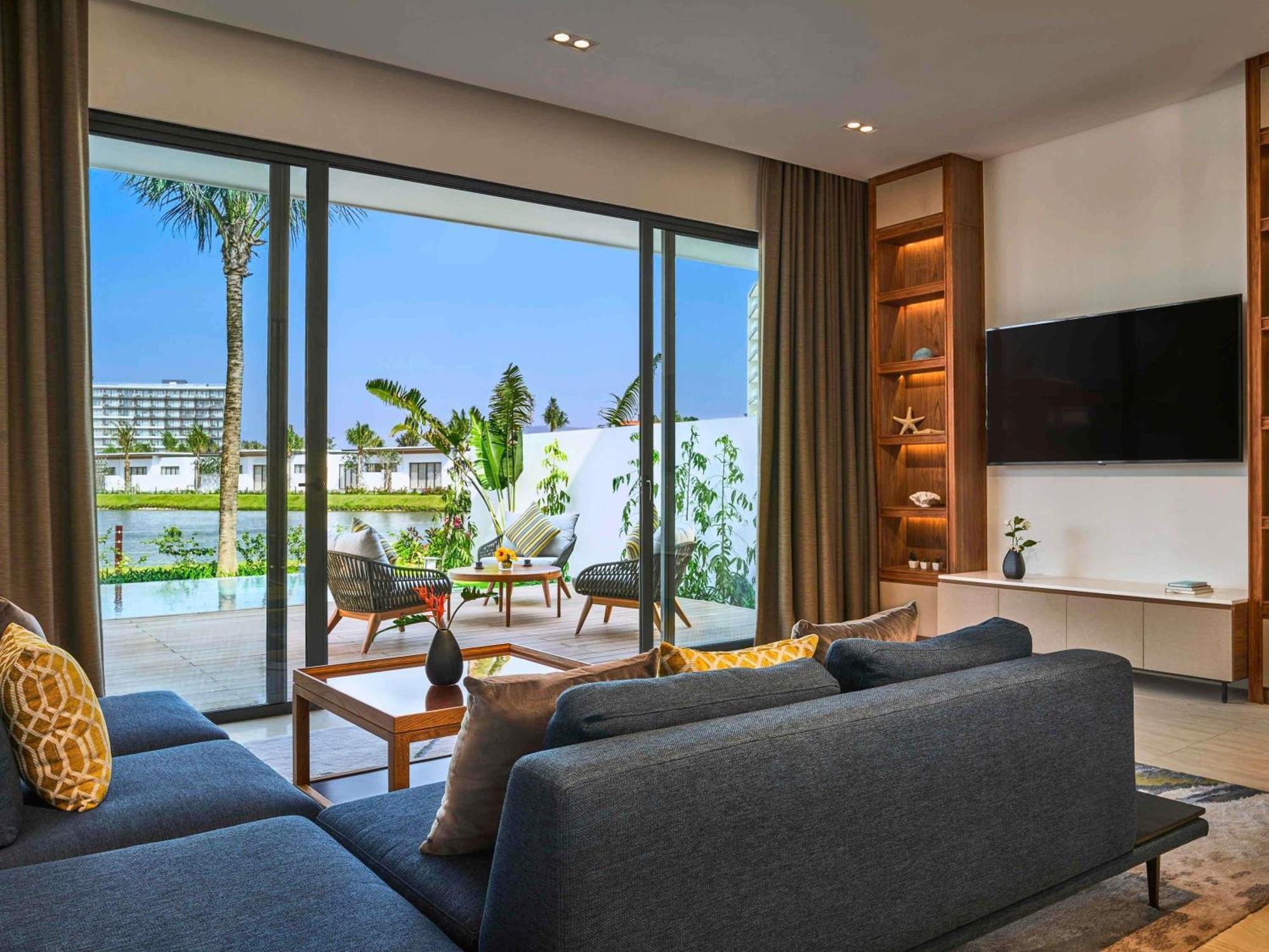 Family Three Bedroom Duplex Villa with Private Pool - Lake View
