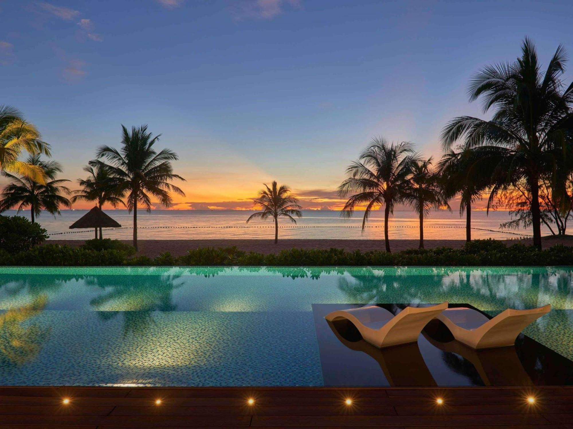 Presidential Four Bedroom Villa with Pool and Sea View