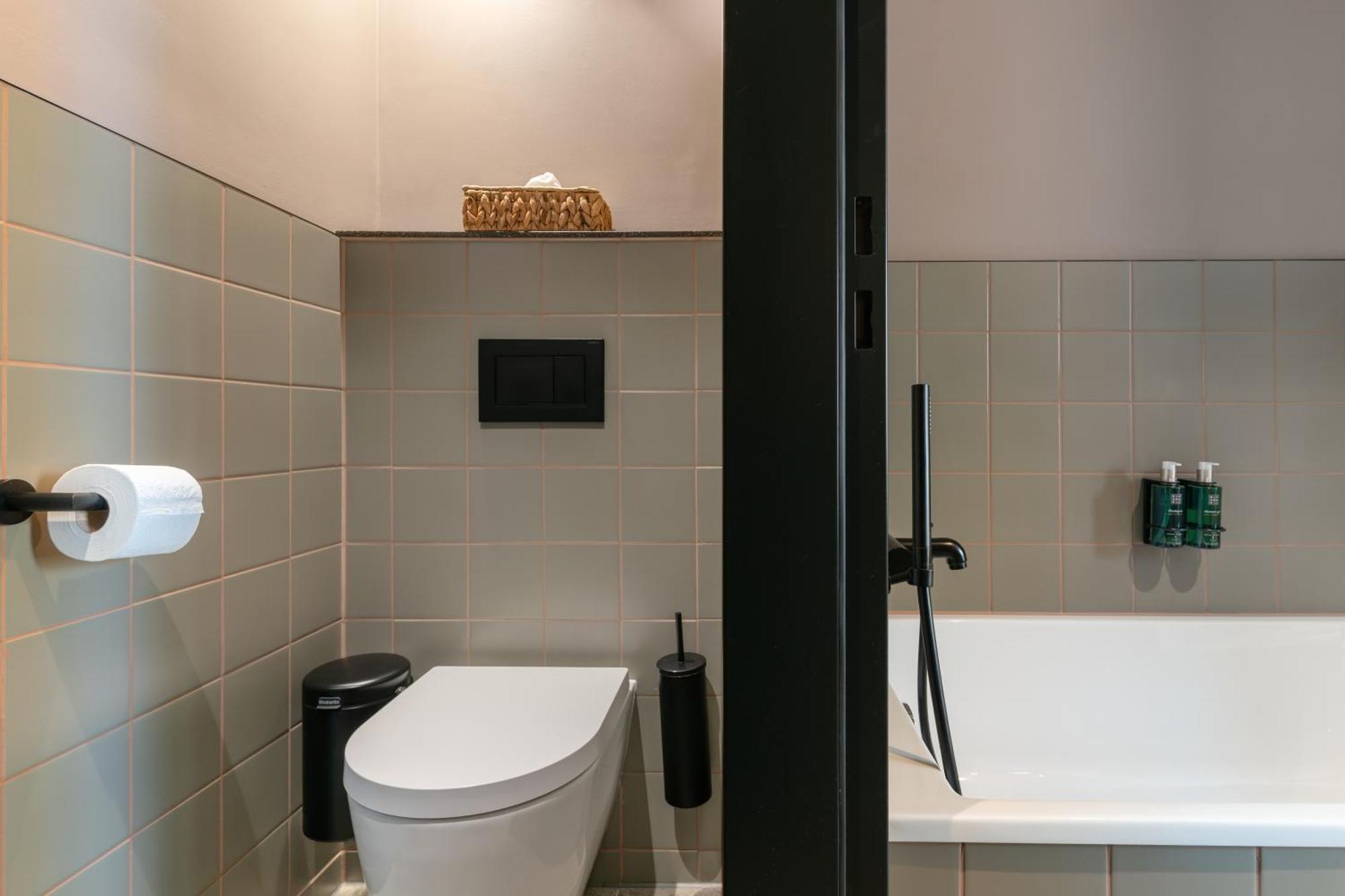 Twin Room with Bath (TWIN)