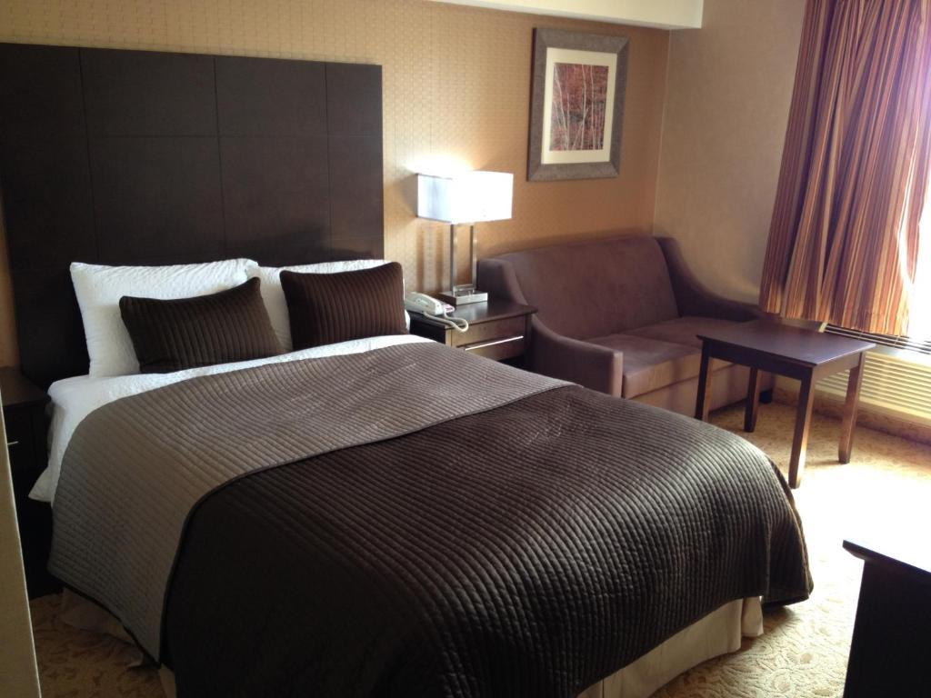 Deluxe Queen Room