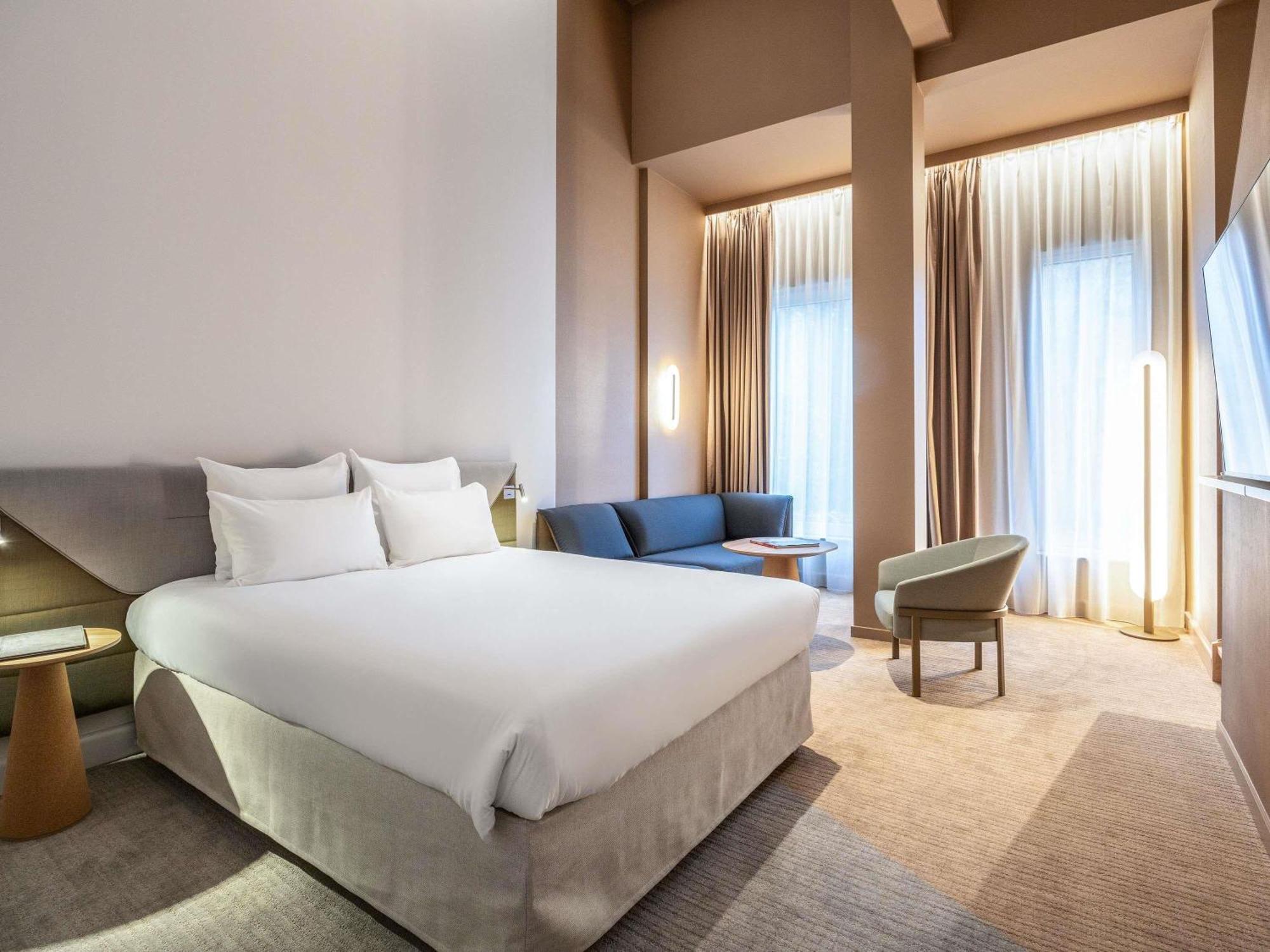 Deluxe Room with Double Bed and Bunk Beds