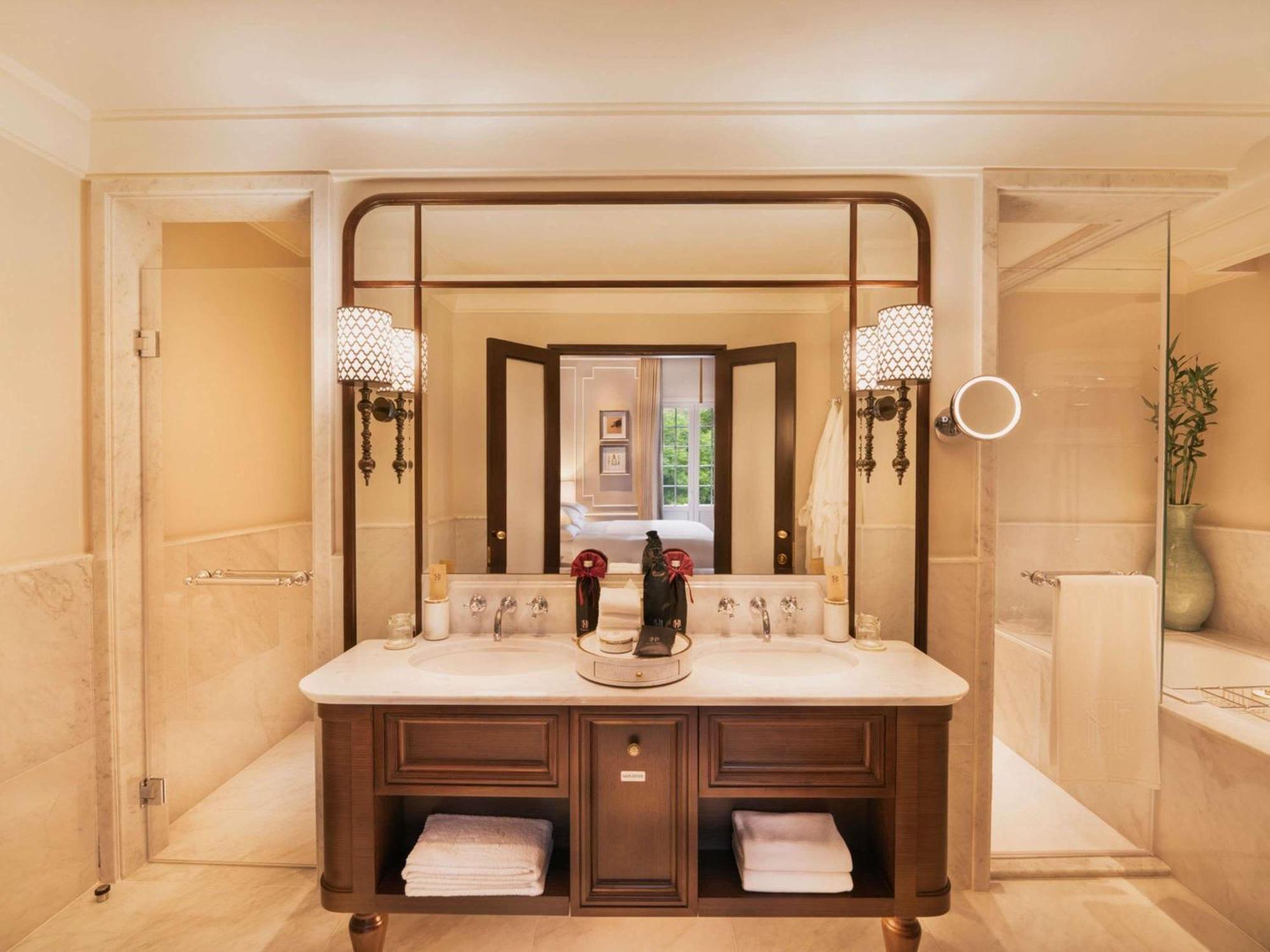 Heritage Wing Graham Greene Suite with King Beds - Metropole Privileges and Benefits