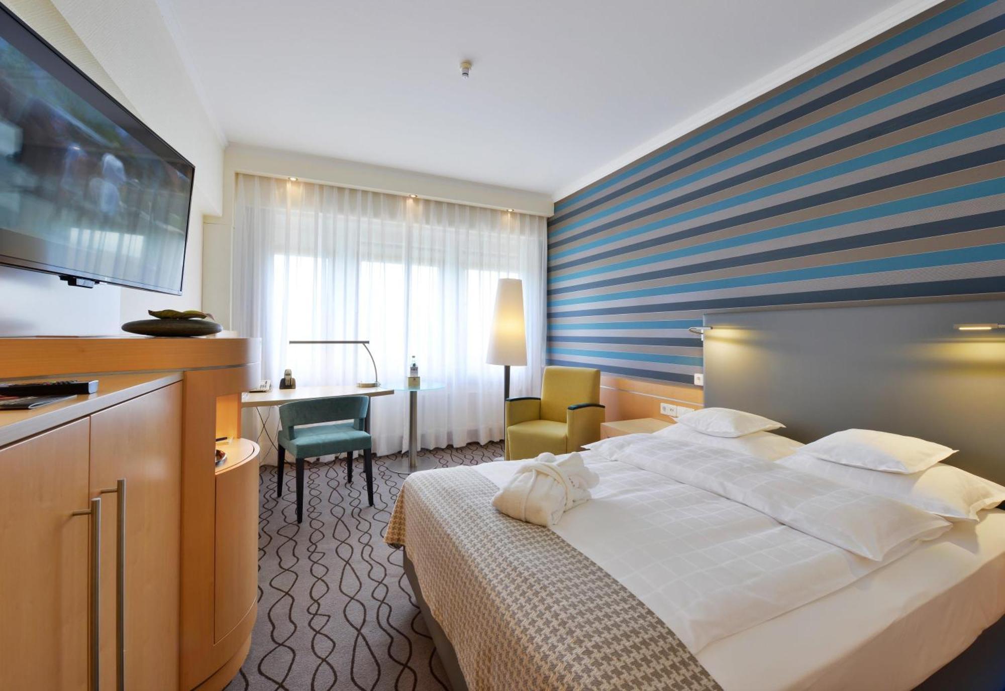Business Queen Room