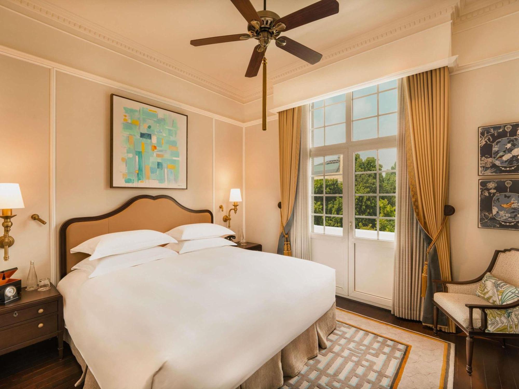 Heritage Wing Metropole Suite with King Beds - Metropole Privileges and Benefits
