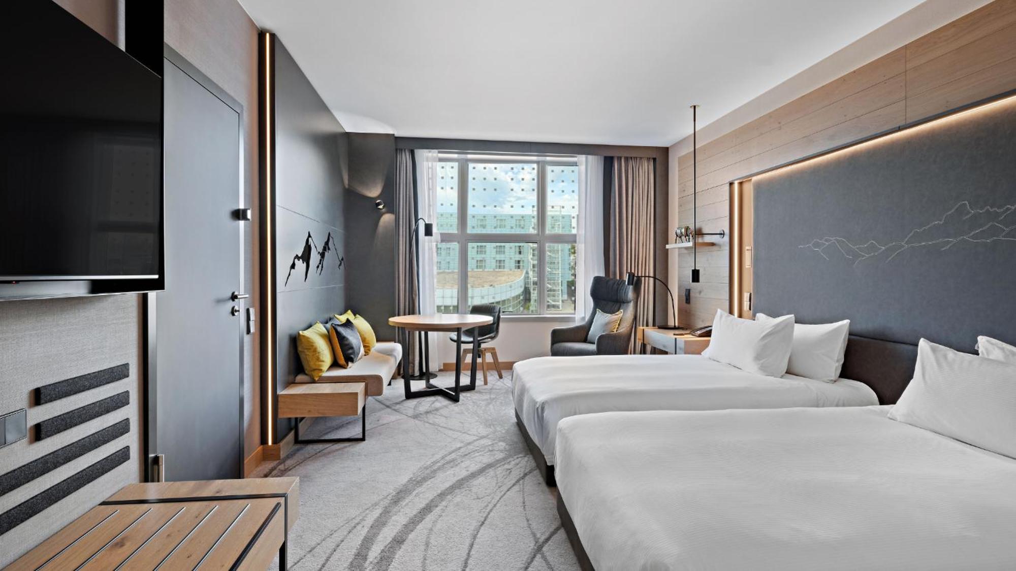 Twin Room with Two Twin Beds and Courtyard View