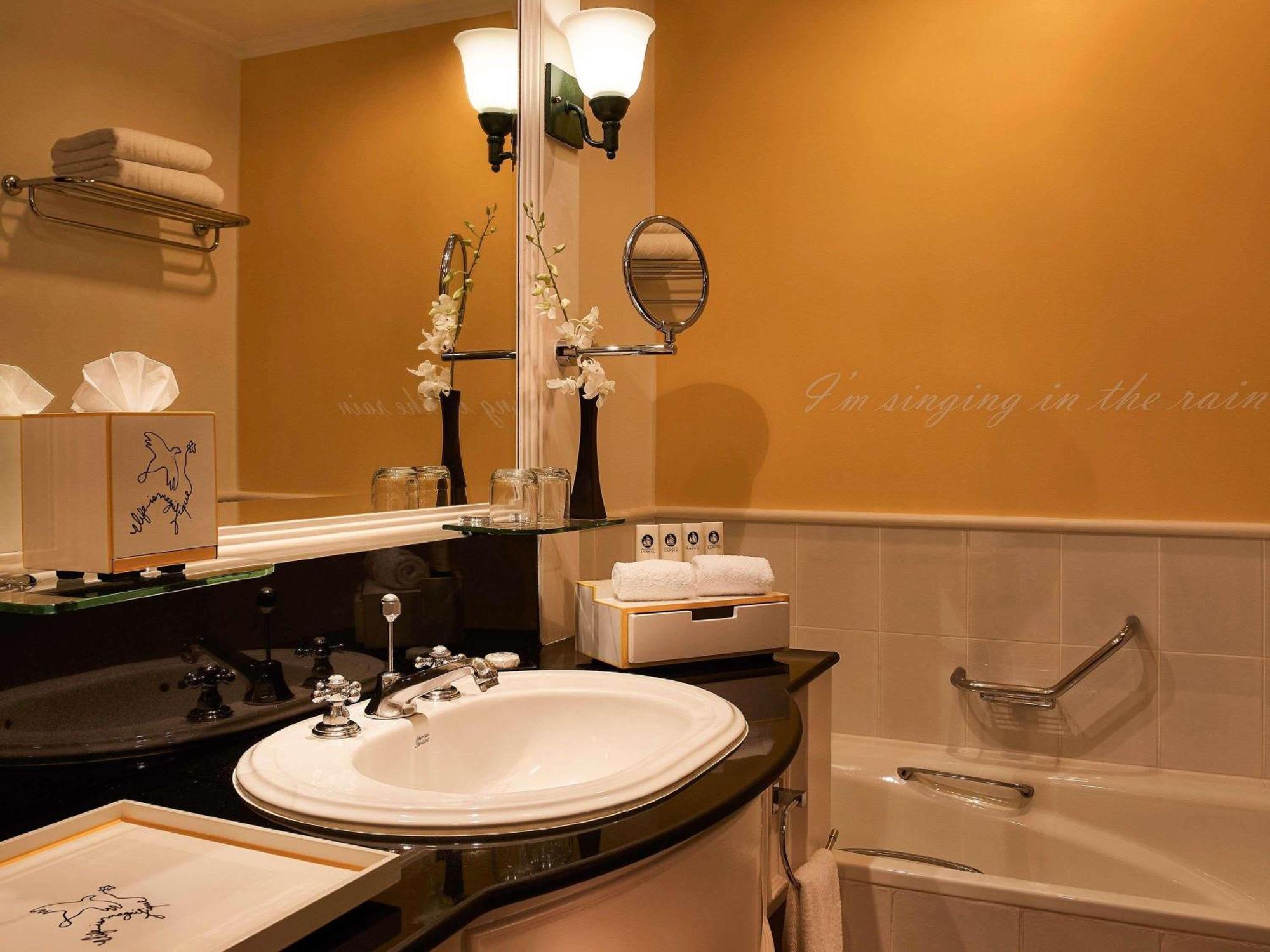 Superior King Room with Club Access