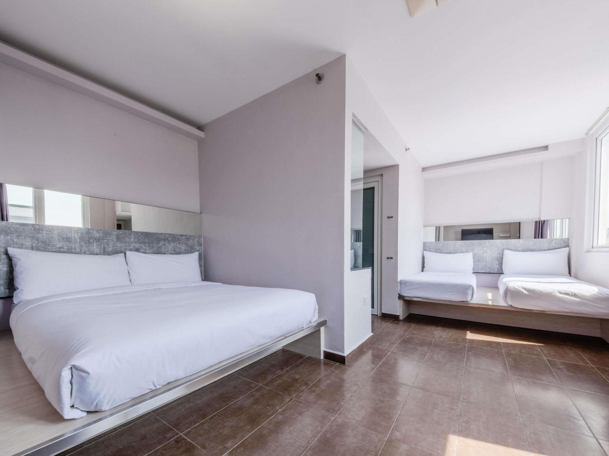 Deluxe Room with 1 Double and 2 Single Beds
