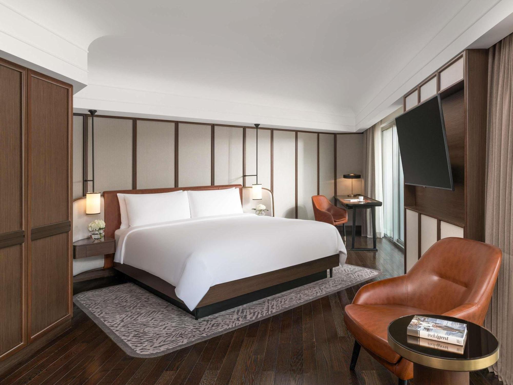 Signature Salon King Suite with Separate Lounge and Two Balconies