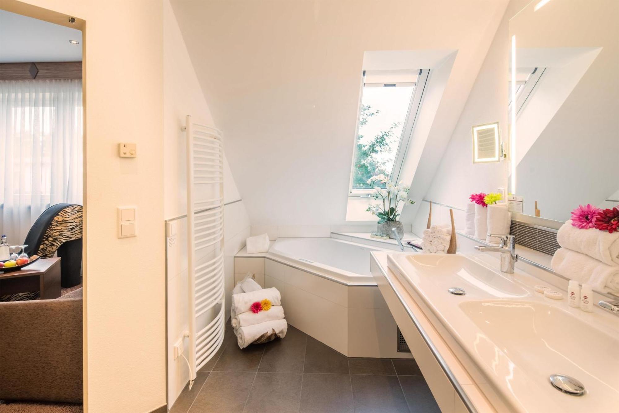 Deluxe King Suite with Whirlpool