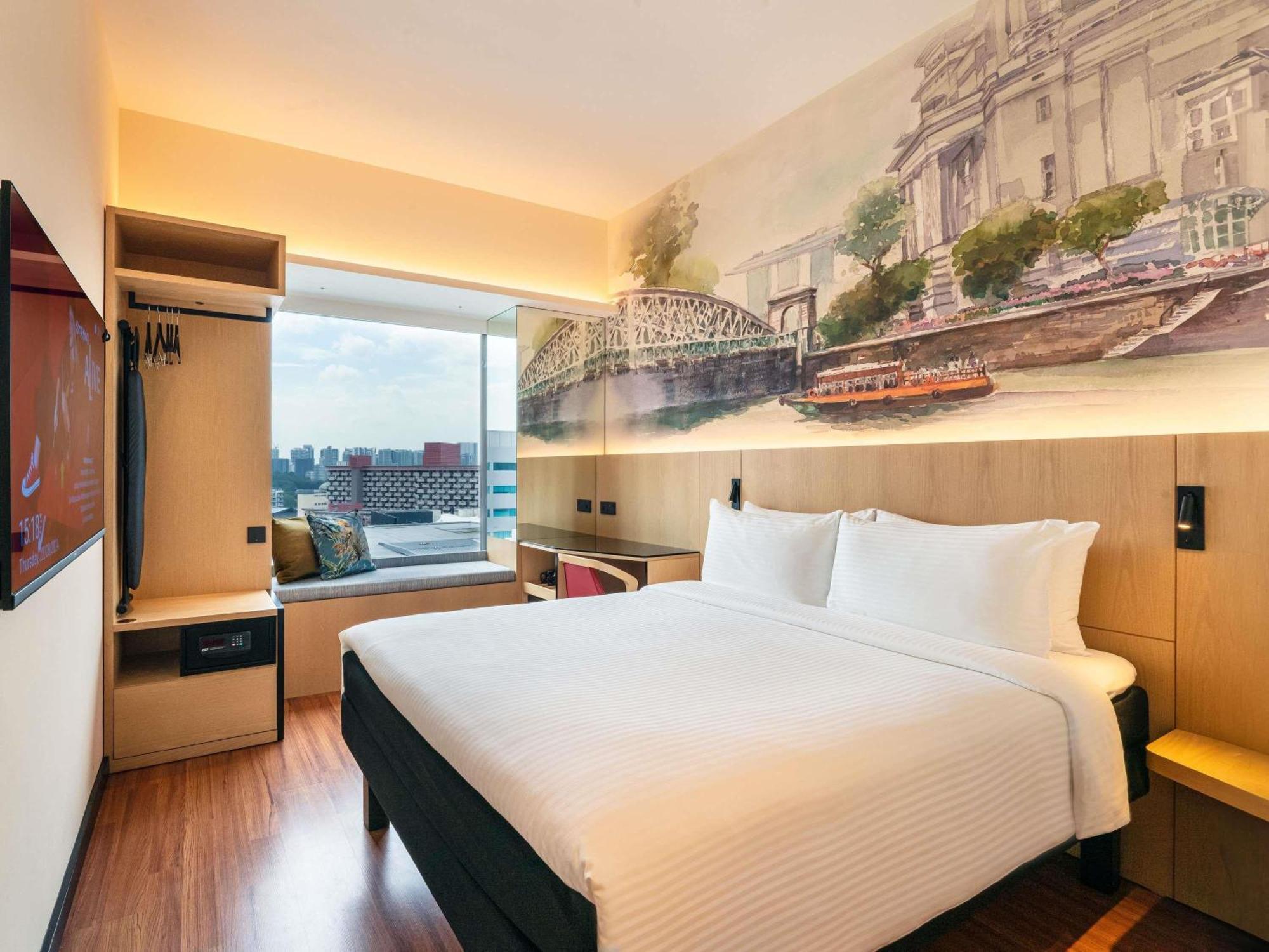 Deluxe Queen Room, 1 Queen Bed, High Floor, Free Mini-bar