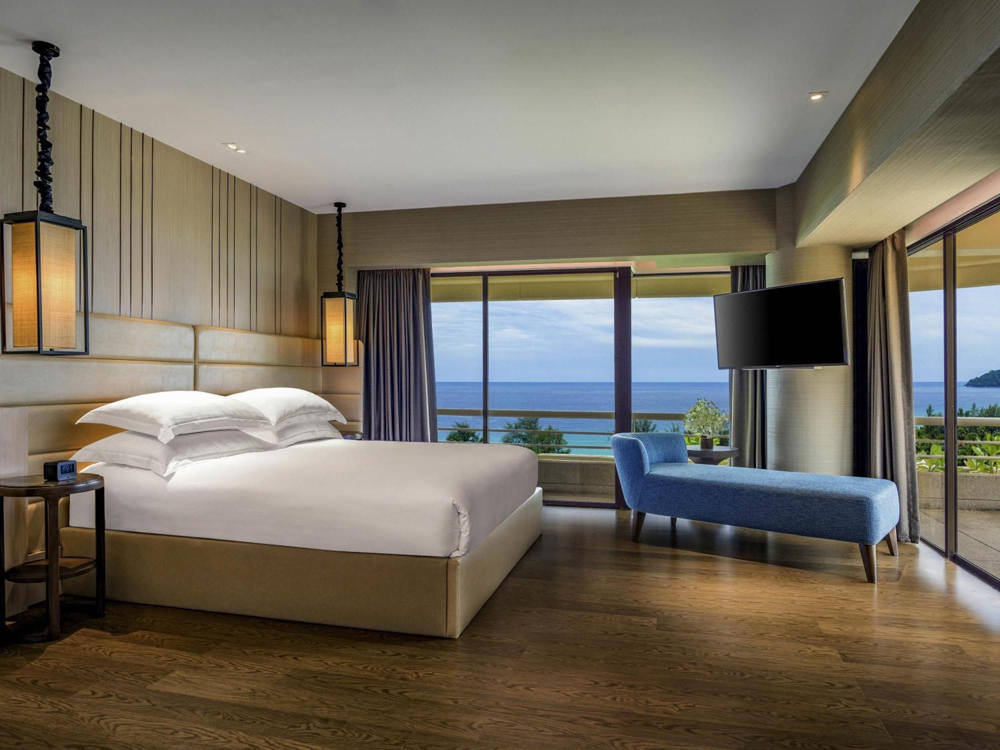 Deluxe Suite with Sea View