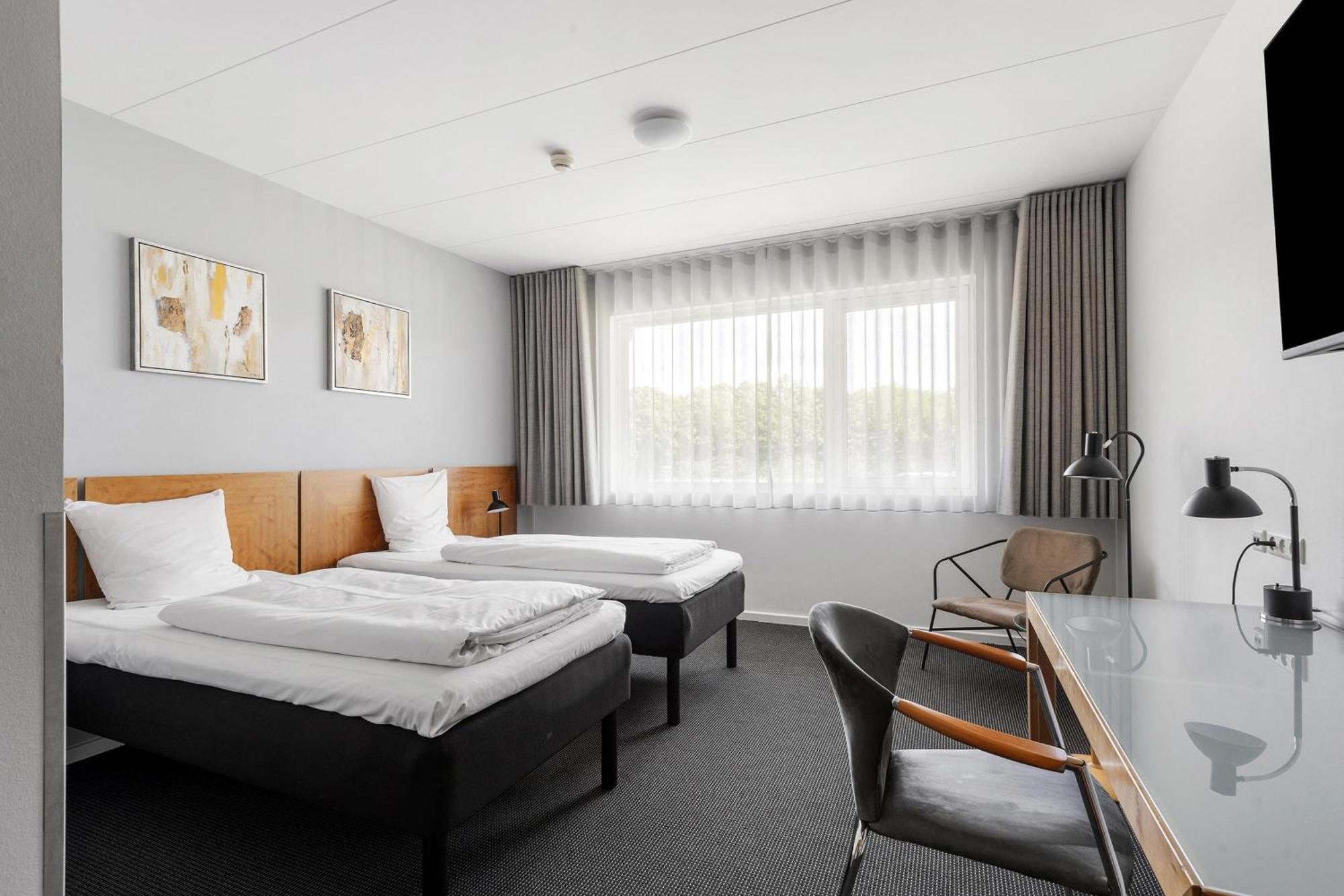 Standard Twin Room - Non-Smoking