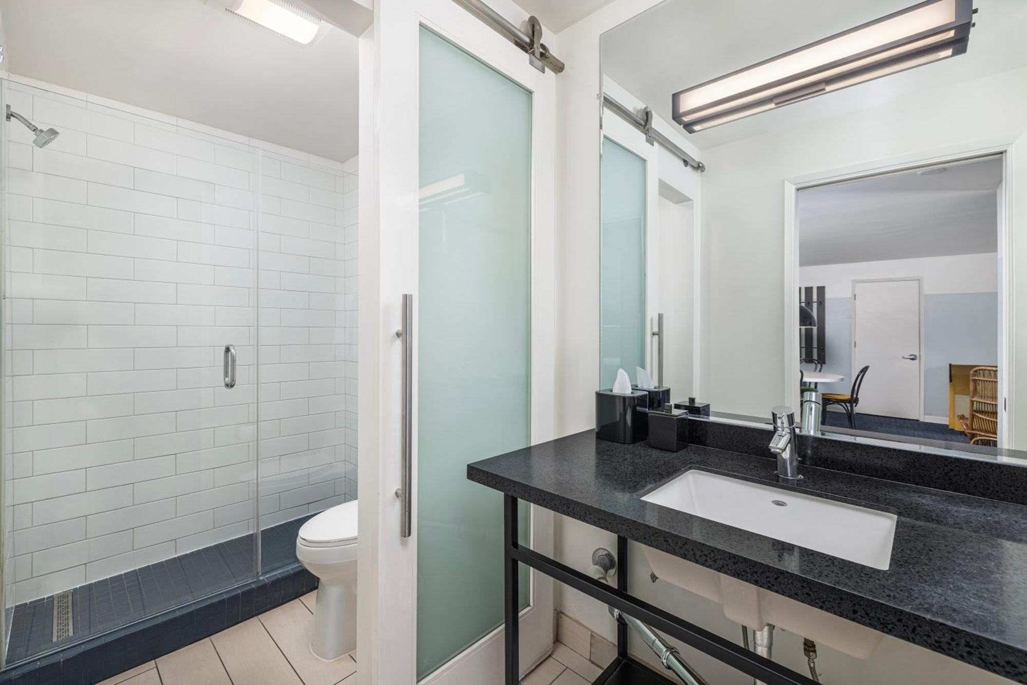 City View King Suite