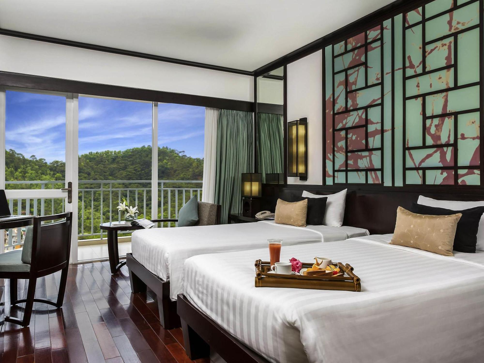 Deluxe Room with Two Single Size Beds