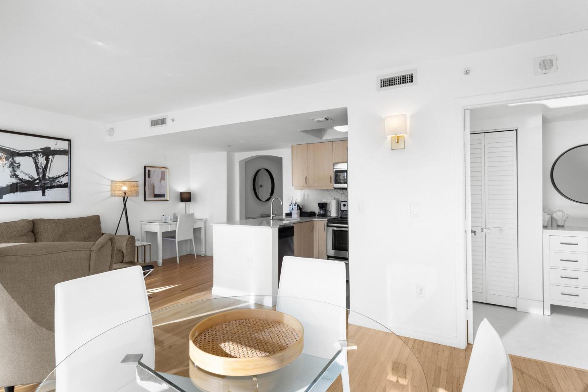 Deluxe One-Bedroom Apartment