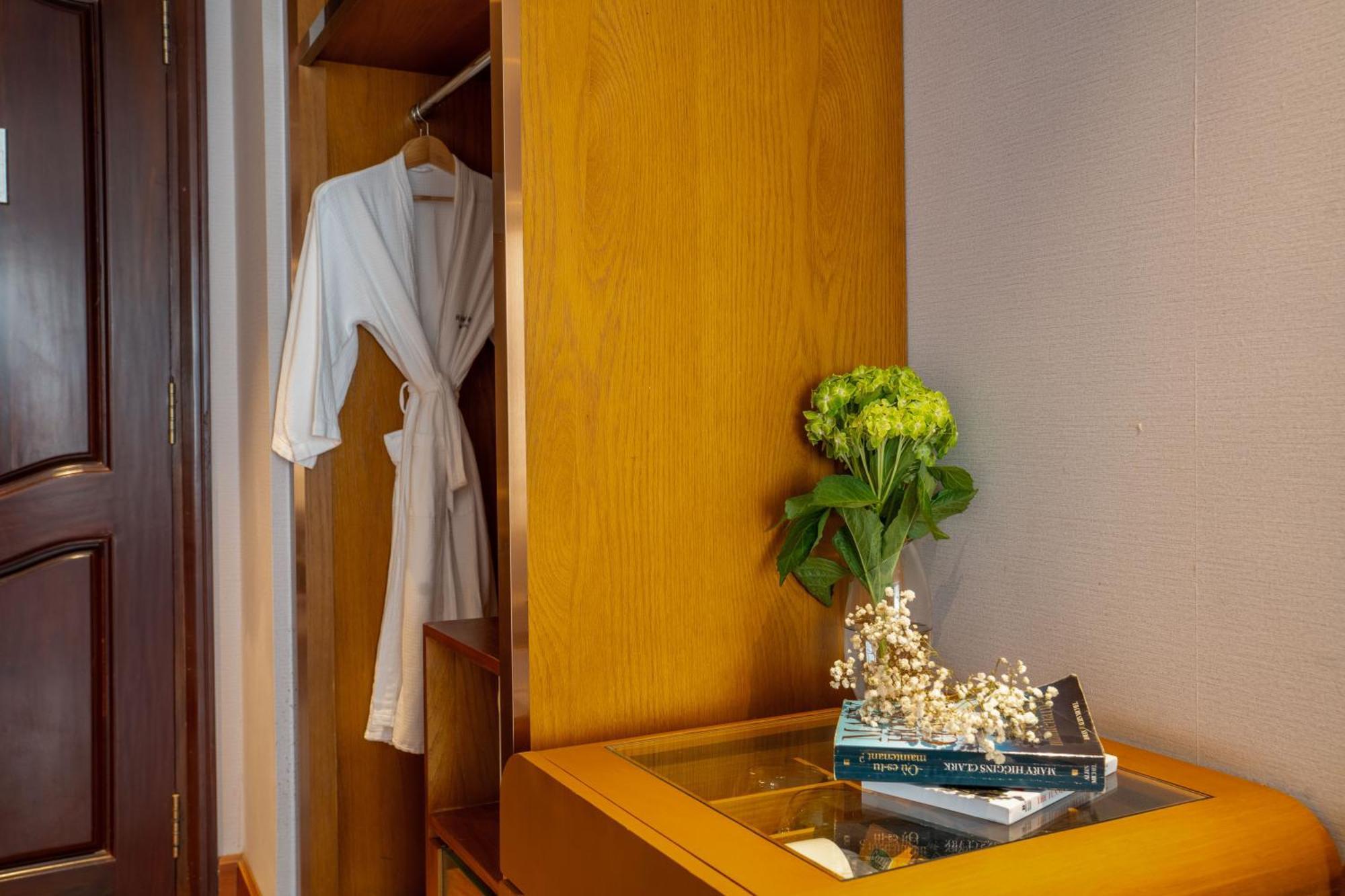 Gentle Sunshine Twin Room