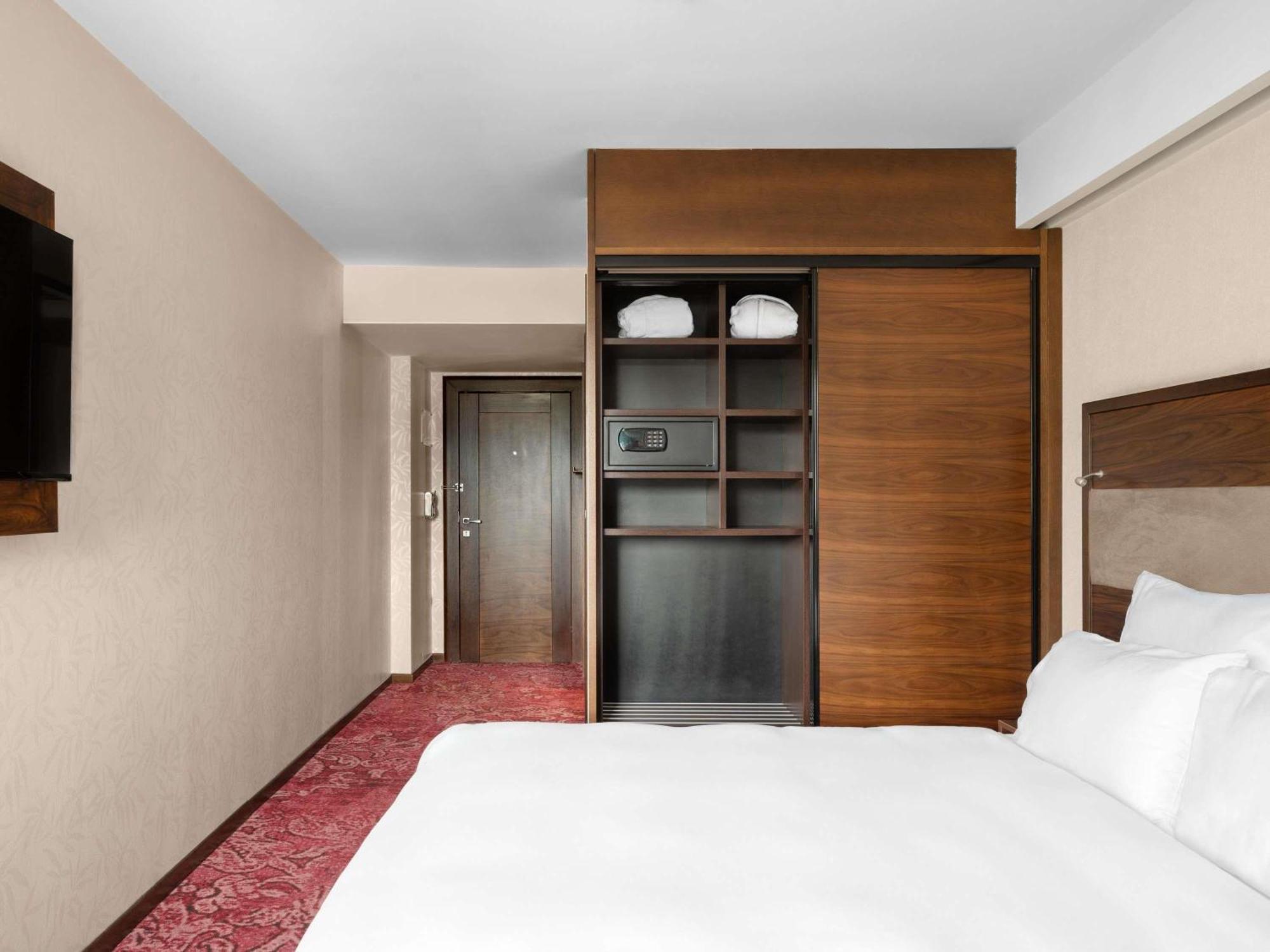 Superior Double Room with King Bed