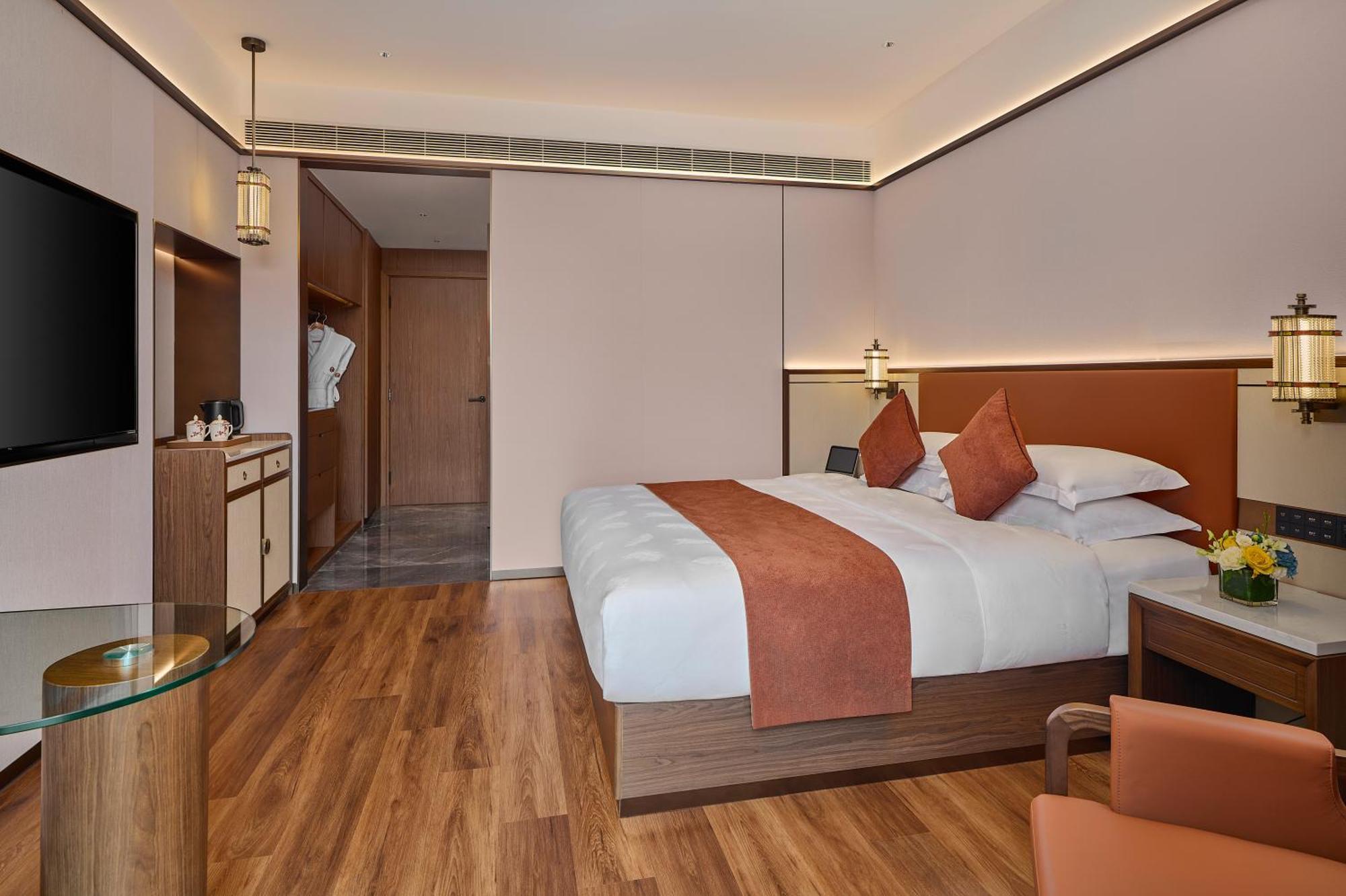 Deluxe Queen Room