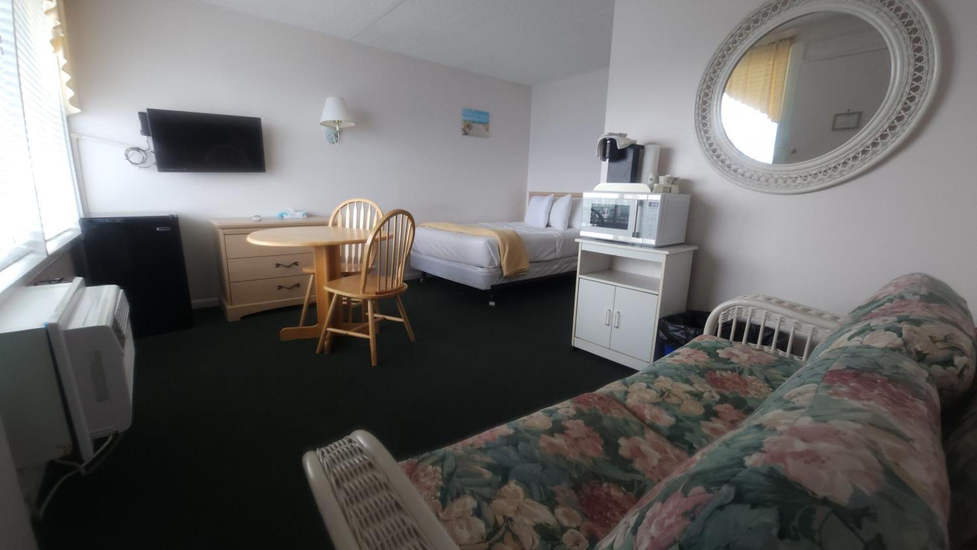 Deluxe Double Room with Side Sea View