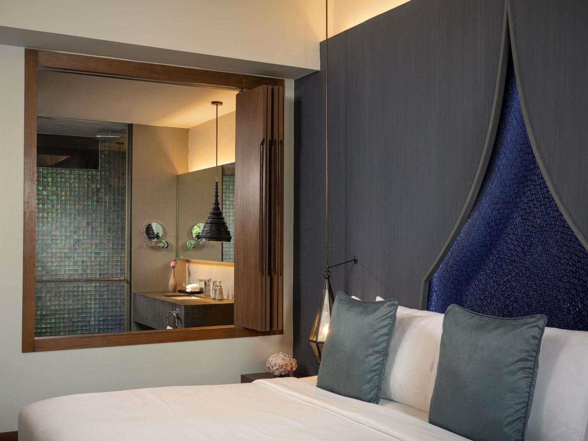 Deluxe King Room with Sofa Bed and Pool View