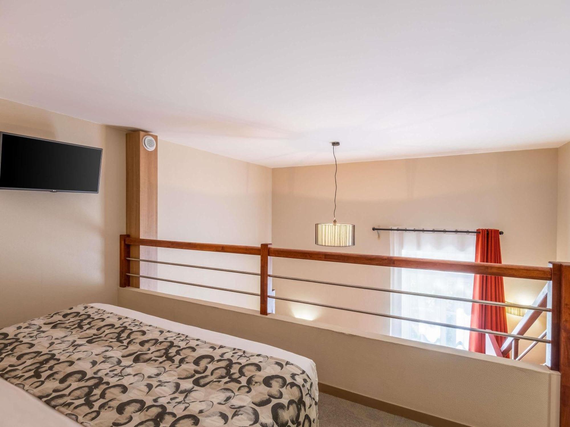 Duplex Apartment (3 Adults)