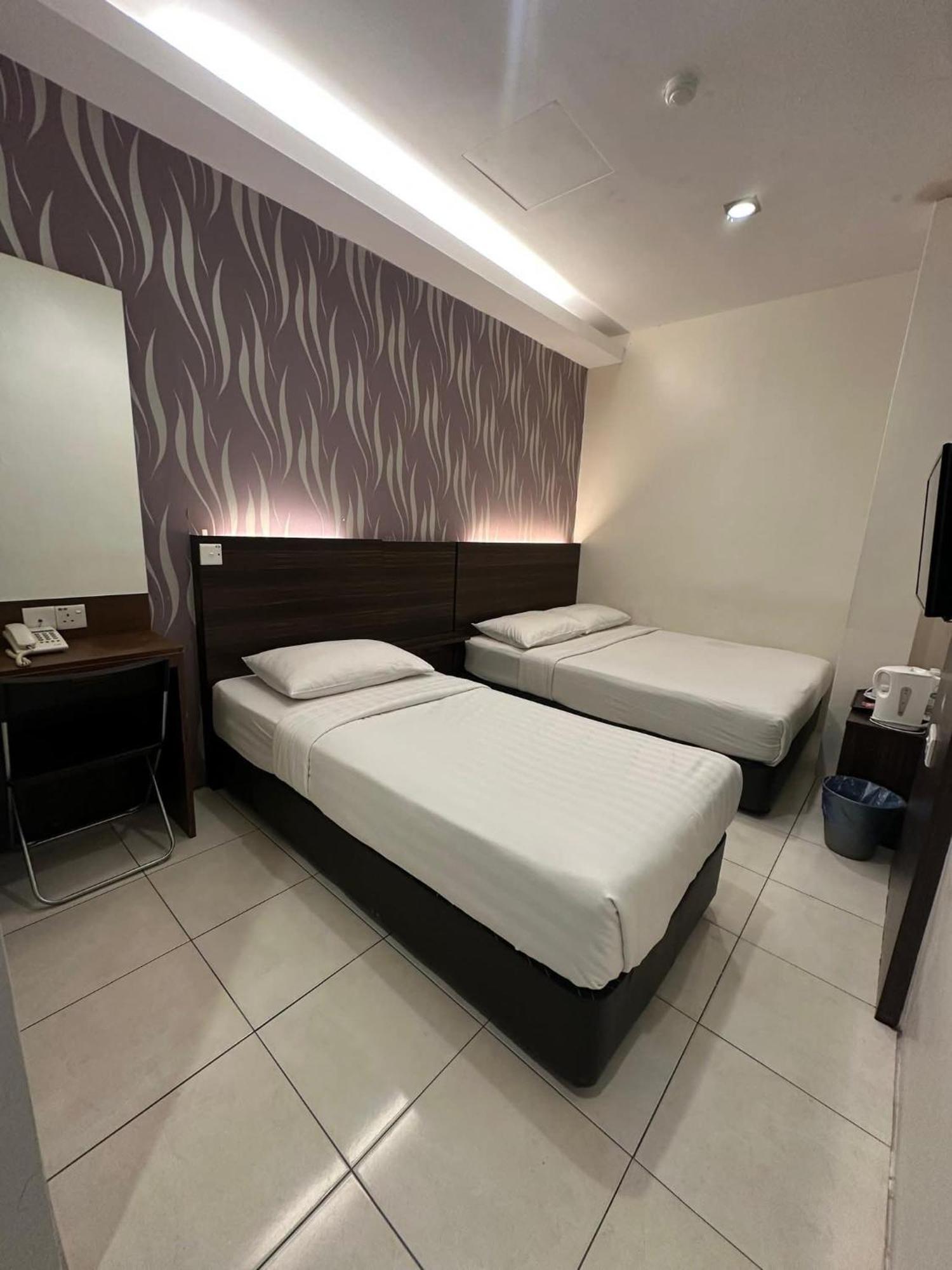 Family Room (3 Adults)
