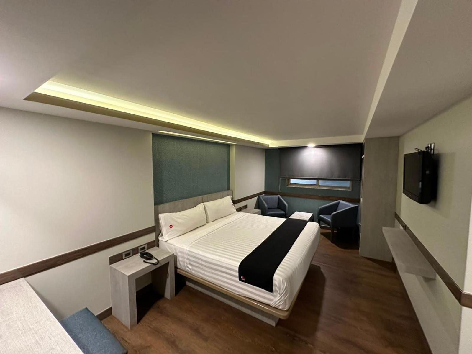 Standard Queen Room