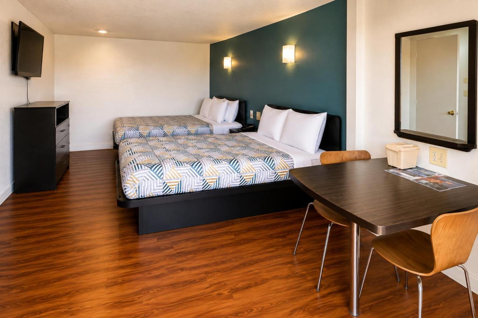 2  Full Beds Non Smoking , Kitchenette