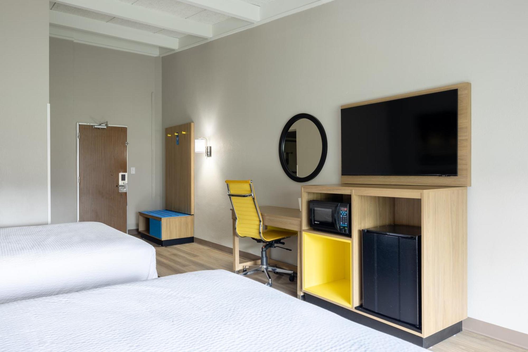 Queen Room with Two Queen Beds - Non-Smoking