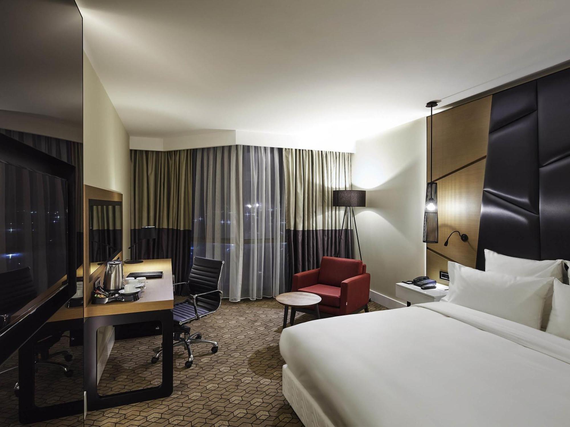 Superior Room with King Bed - City View