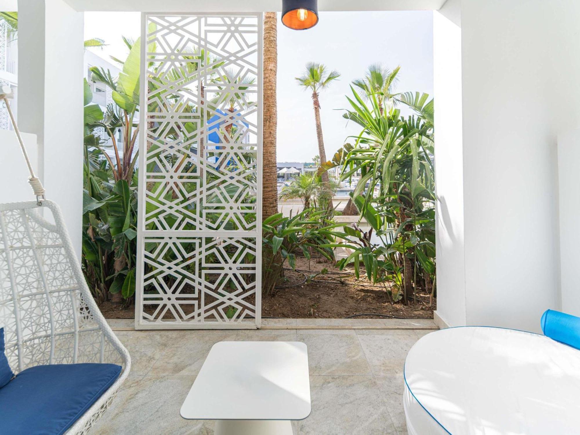 Luxury Room, 2 Twin Beds, Garden View, Private Terrace