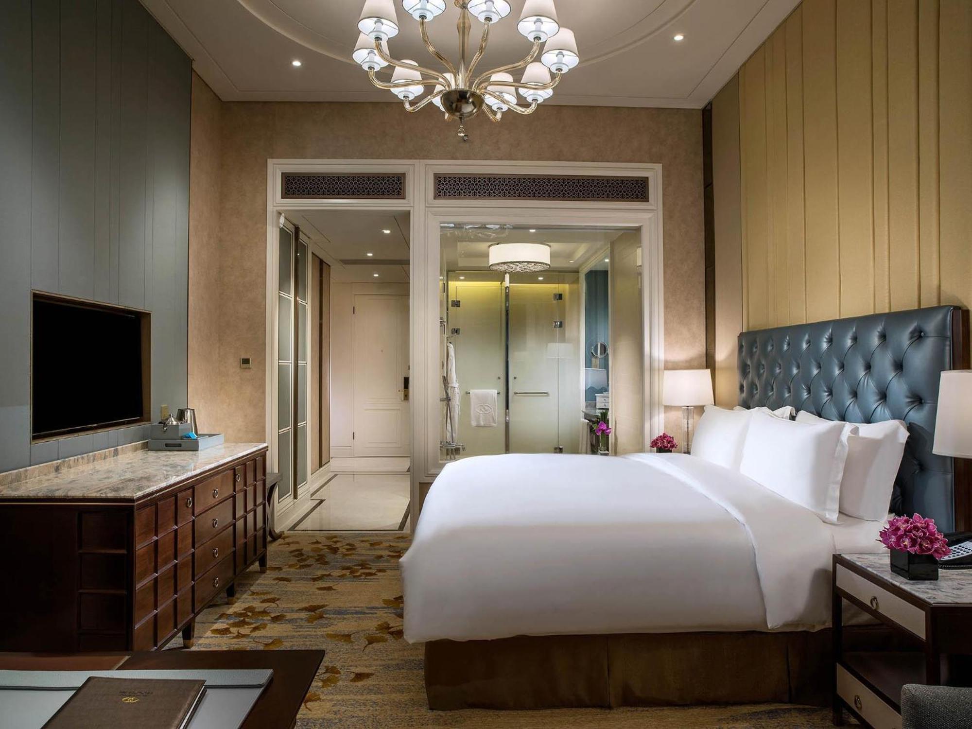 Luxury King Room