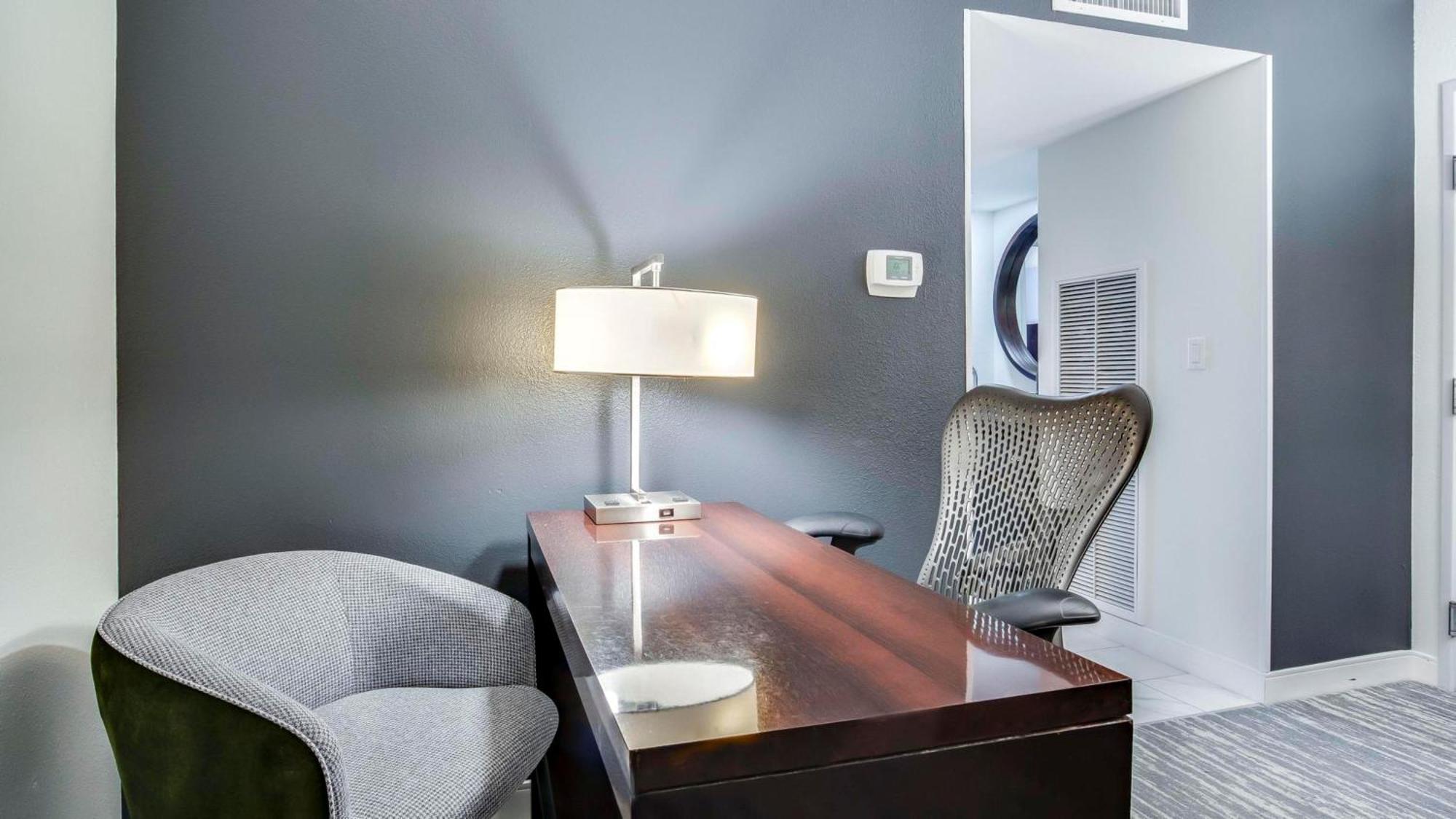 Queen Room with Two Queen Beds - Hearing Accessible/Nom-Smoking