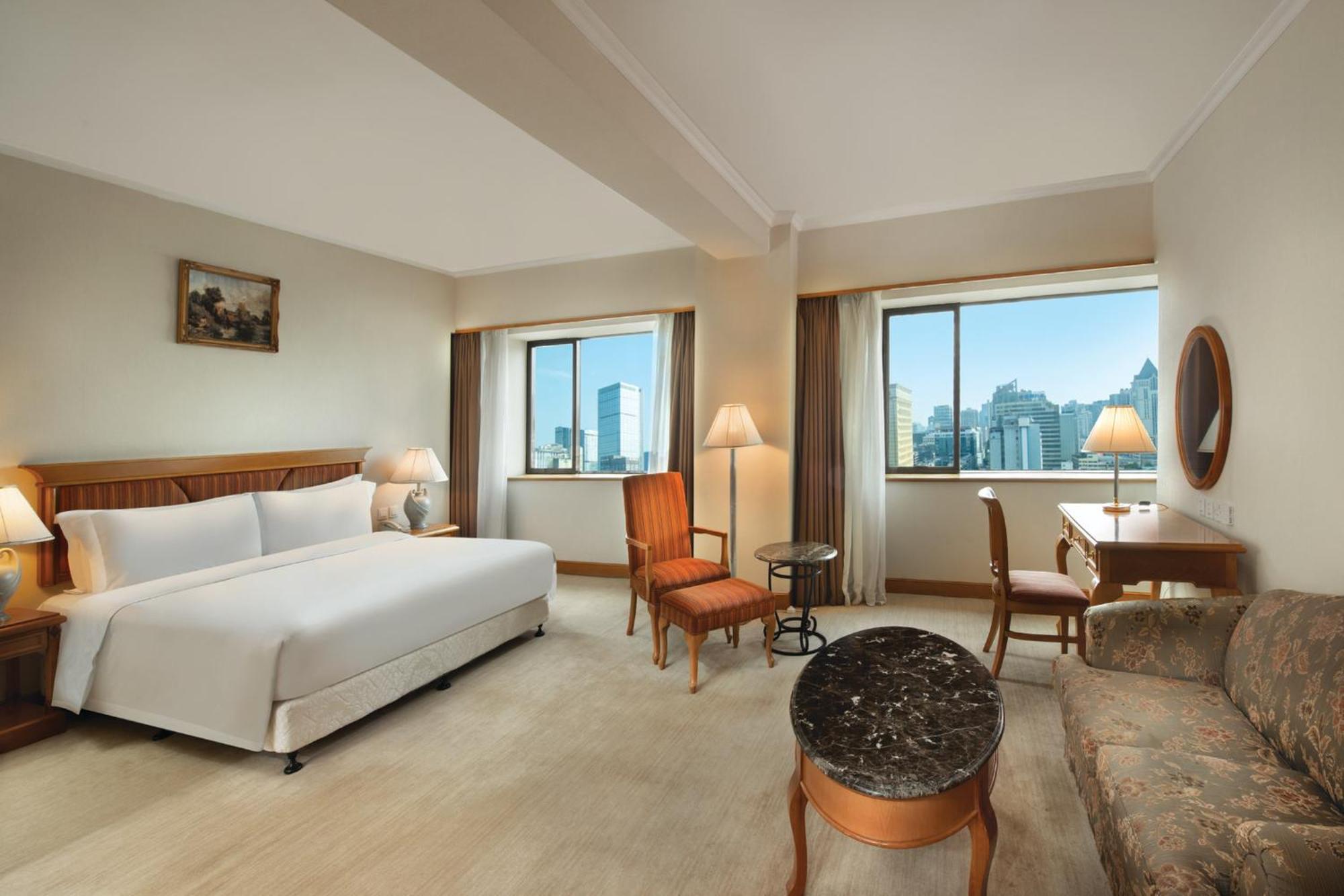 Family Junior King Suite with One Bunk Bed